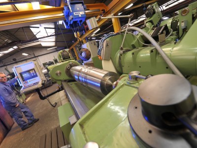 CNC cylindrical grinding with digitalized diamond tool